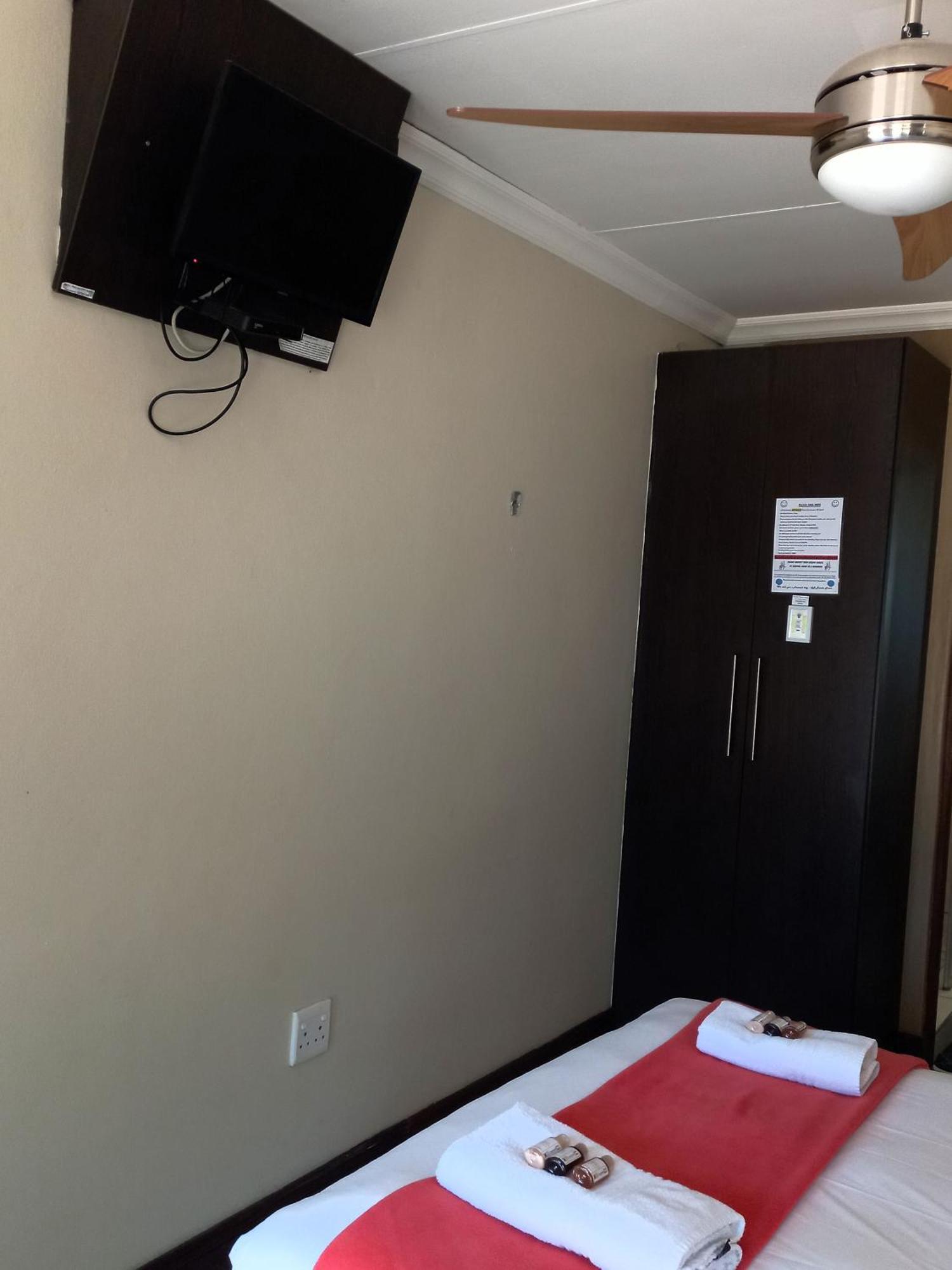 קמפטון פארק Or Tambo Guest House מראה חיצוני תמונה